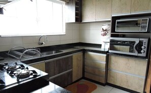 Mikroaaltouuni, uuni, liesi