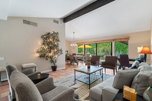 Smart-TV, peis og DVD-spiller