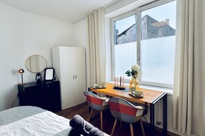 1 bedroom, WiFi, bed sheets