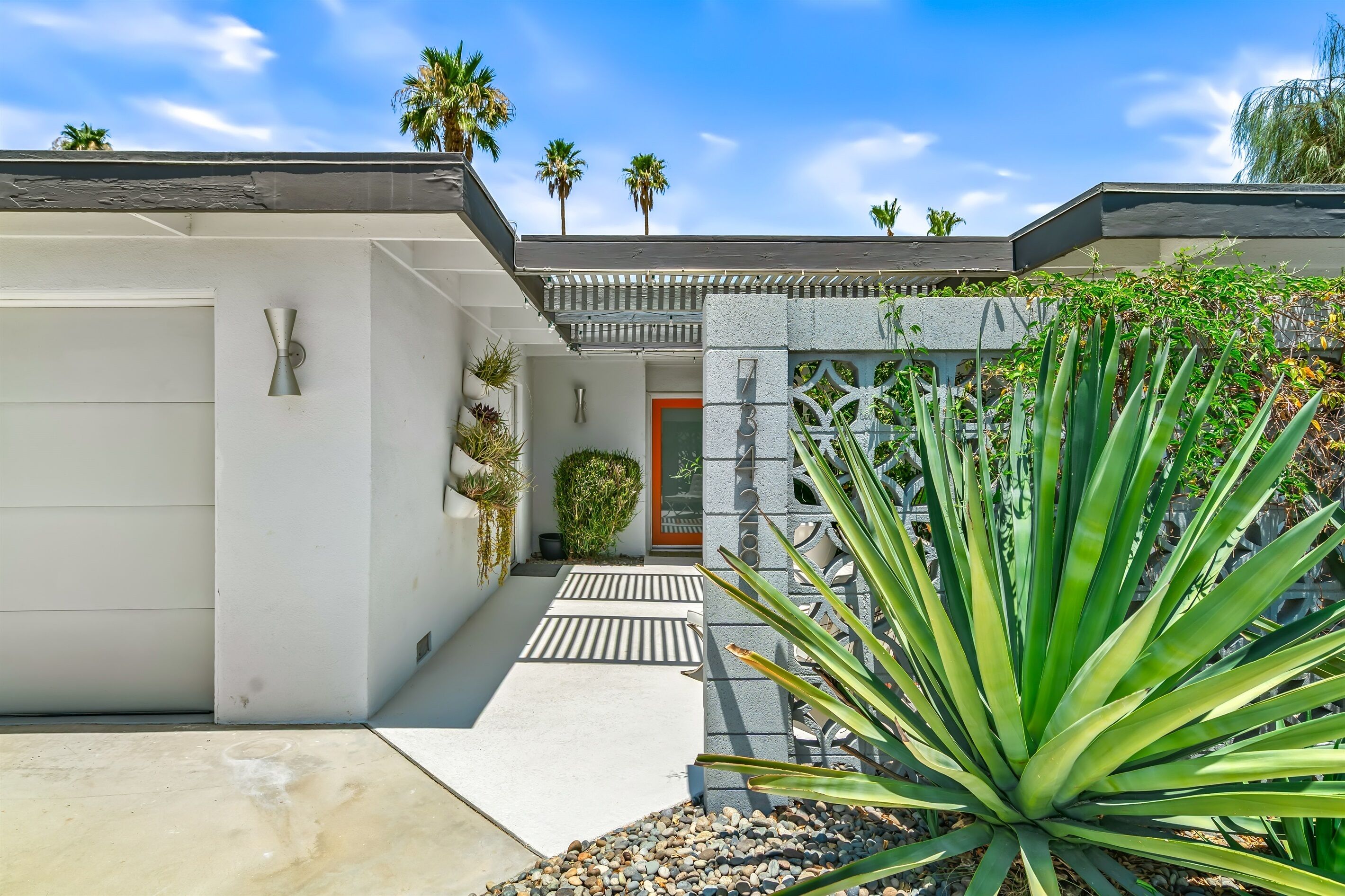 تفاصيل الفندق من الخارج