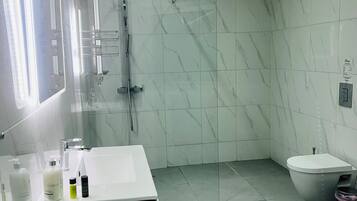 Comfort Apartment, City View | Bathroom