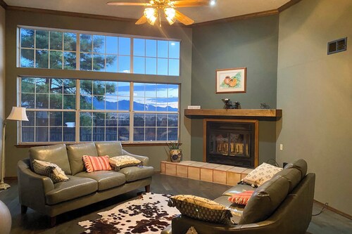 Hiking Nearby! Mountain-View Home Outside ABQ