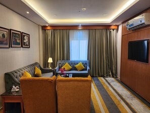 Suite, 2 Bedrooms | Living area | 3-cm LCD TV with cable channels - Shaty Alhayat Serviced Apartments (Jeddah)
