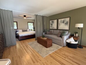 3 bedrooms, desk, iron/ironing board, free WiFi