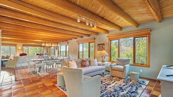 Smart TV, table tennis