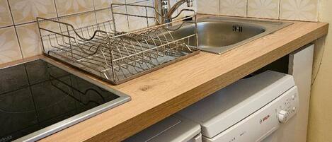 Réfrigérateur, four à micro-ondes, lave-vaisselle