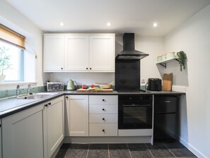 Private kitchen - Bramble Cottage a stunning detached cottage in the heart of St Columb Minor. (Newquay)