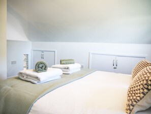 1 bedroom, Internet, bed sheets - Bramble Cottage a stunning detached cottage in the heart of St Columb Minor. (Newquay)