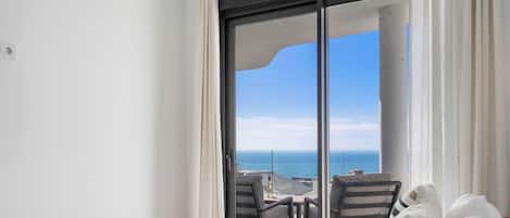 2 bedrooms, in-room safe, iron/ironing board, free WiFi