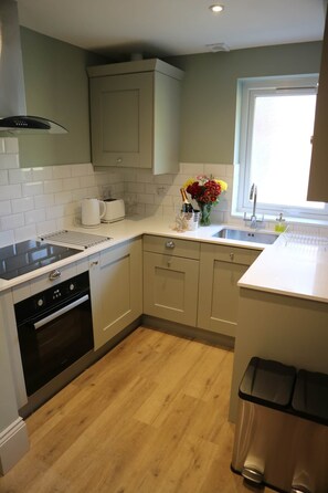 Fridge, microwave, oven, stovetop - Apartment 7 - The Natterjack (Southport)
