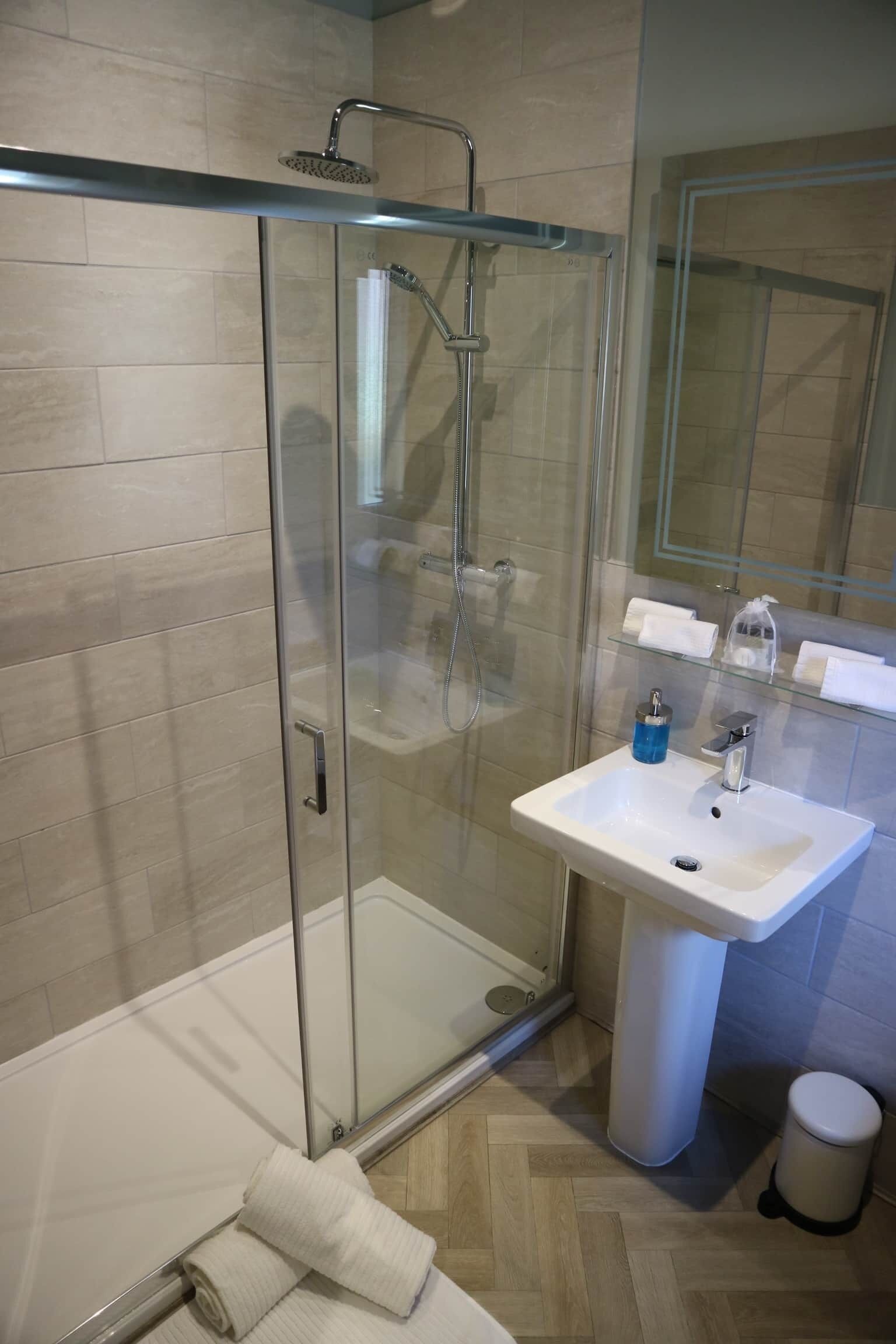 ヘアドライヤー、タオル