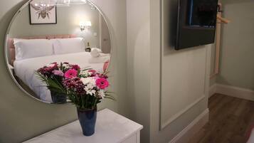 Iron/ironing board, WiFi, bed sheets