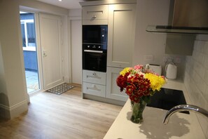 Fridge, microwave, oven, stovetop - Apartment 8 - The Kingsway (Southport)