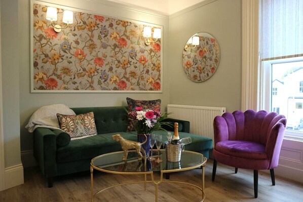 TV - Apartment 5 - The Promenade (Southport)