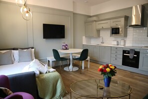 2 bedrooms, iron/ironing board, WiFi, bed sheets - Apartment 5 - The Promenade (Southport)