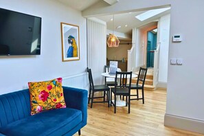 TV - Apartment 6 - The Penthouse (Southport)