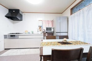 Dining - cozy house 01 (Tokyo)