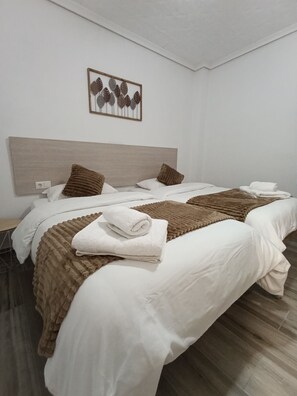 2 dormitorios, tabla de planchar con plancha, wifi y ropa de cama