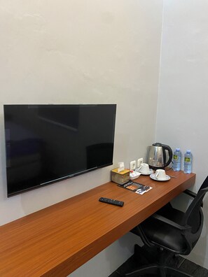 Desk, laptop workspace, free WiFi