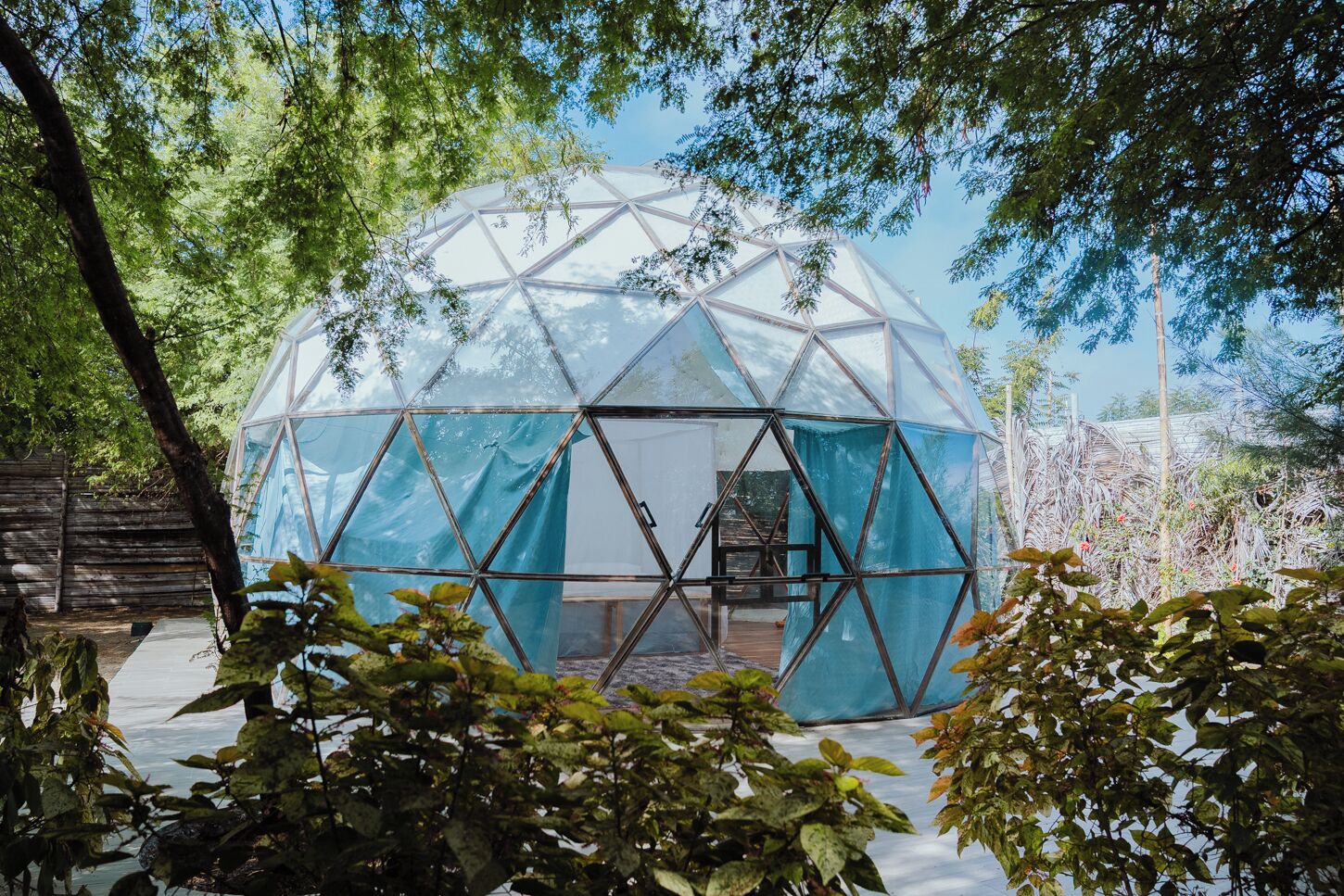 Design-værelse med dobbeltseng eller 2 enkeltsenge - terrasse - udsigt til have | Gratis Wi-Fi