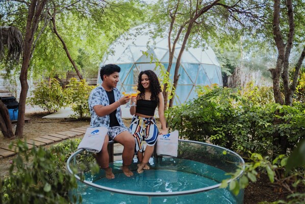 Habitación de diseño con 1 cama doble o 2 individuales, patio, vistas al jardín | Wifi gratis