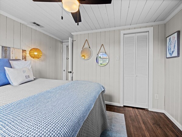 2 habitaciones, escritorio, tabla de planchar con plancha y wifi 