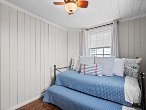 2 dormitoris, escriptori, planxa i posts de planxar i wifi 