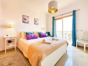 1 chambre, coffres-forts dans les chambres, fer et planche à repasser