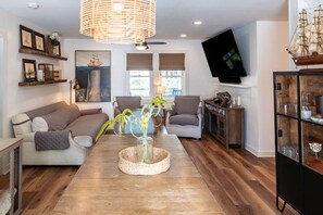 電視、壁爐、書籍