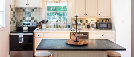 Frigorífic, microones, forn i placa de cuina