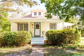 Exterior - Dog-Friendly Vacation Rental in Beaufort, NC – Fenced Yard & Walk to Waterfront (Beaufort)