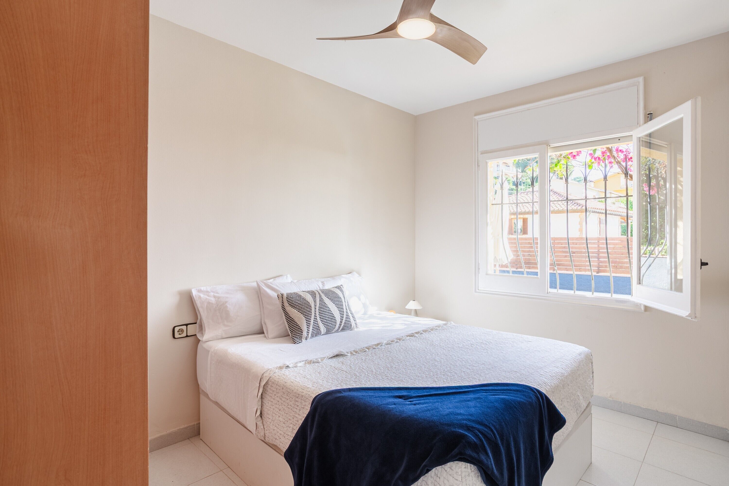 3 chambres, fer et planche à repasser, Wi-Fi, draps fournis