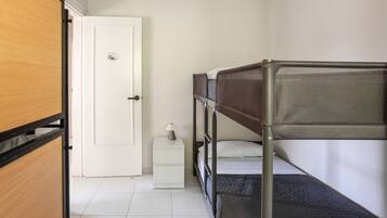 3 slaapkamers, een strijkplank/strijkijzer, wifi, beddengoed