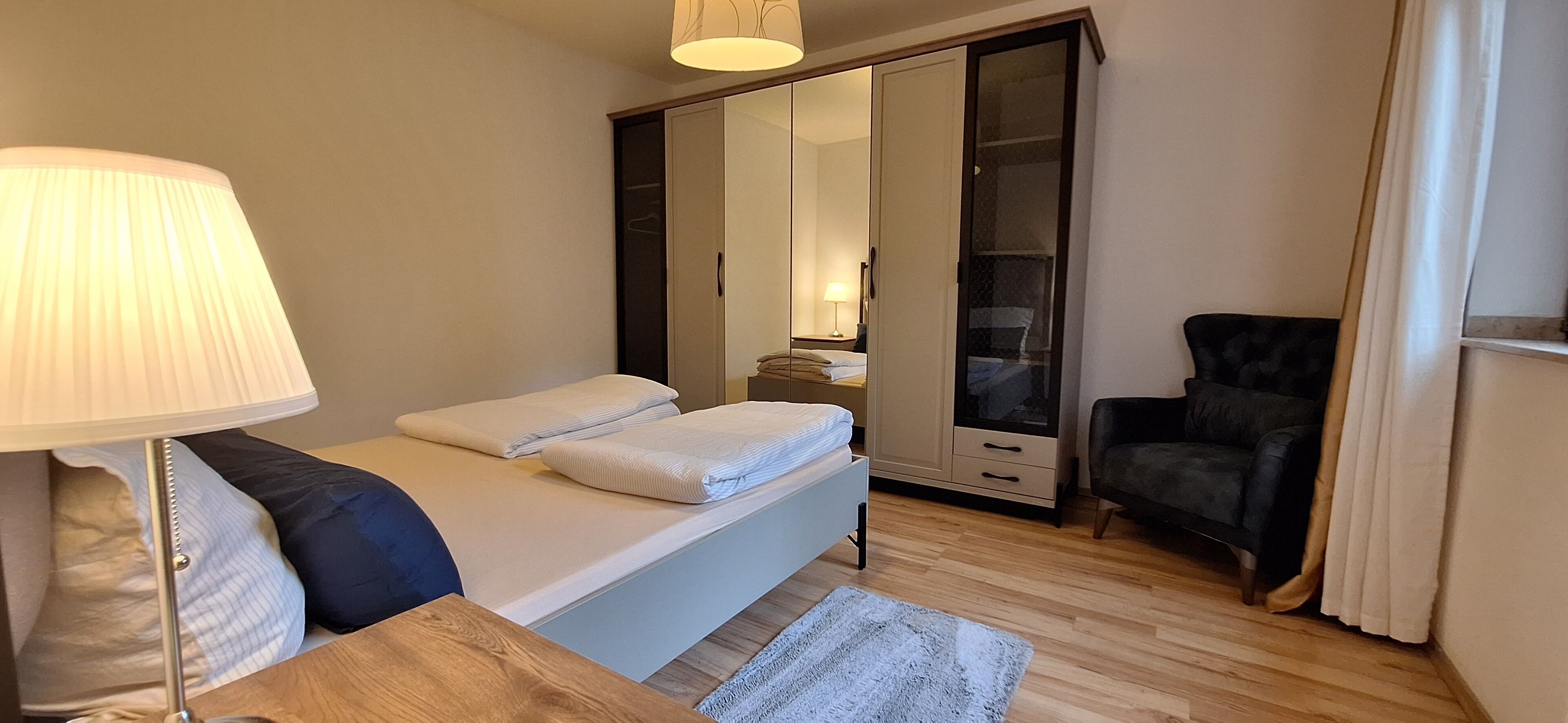 1 chambre, bureau, fer et planche à repasser, Wi-Fi gratuit