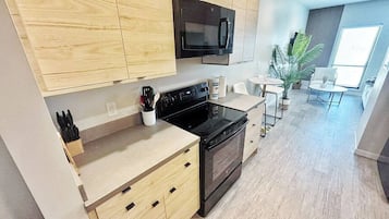 Coffee/tea maker, fridge, microwave, oven