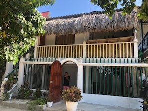 Familiebungalow - balkon - delvis havudsigt | Opholdsområde