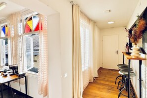 Interior - Peaceful Room Near Kaufpark Alterlaa (Vienna)