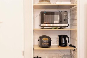 Room - REPOS tsuruhashi-3 bedrooms, up to 8 people, 6 minutes walk to Tsuruhashi Station (Osaka)