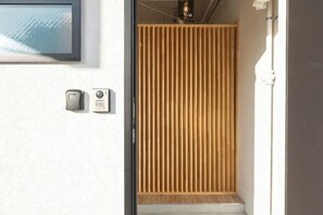 Room - REPOS tsuruhashi-3 bedrooms, up to 8 people, 6 minutes walk to Tsuruhashi Station (Osaka)