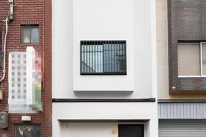 Exterior detail - REPOS tsuruhashi-3 bedrooms, up to 8 people, 6 minutes walk to Tsuruhashi Station (Osaka)