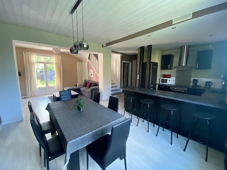 Interior. Ideal House for 24 Hours of Le Mans – 15-Min Walk to Circuit & Expo Center