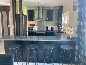 Fridge, microwave, oven, stovetop - Ideal House for 24 Hours of Le Mans – 15-Min Walk to Circuit & Expo Center (Le Mans)