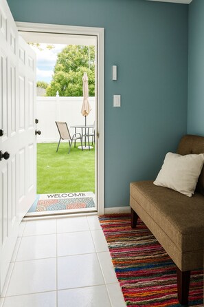 Smart TV - Modern Studio Retreat in Spring Hill near Weeki Wachee & Gulf Coast (Spring Hill)