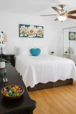 1 bedroom, iron/ironing board, free WiFi, bed sheets - Modern Studio Retreat in Spring Hill near Weeki Wachee & Gulf Coast (Spring Hill)