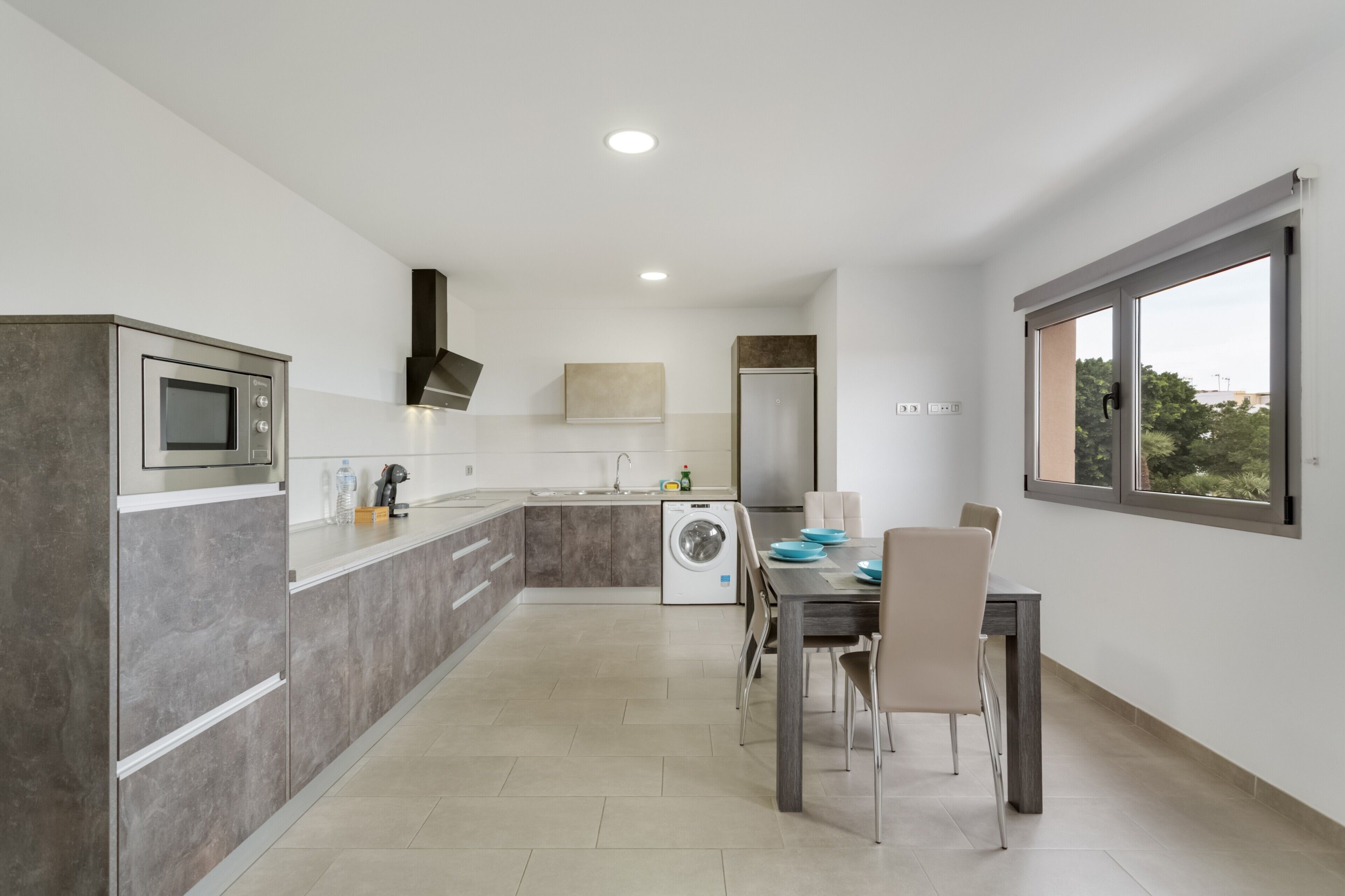 Frigorifero, microonde, macchina per tè/caffè