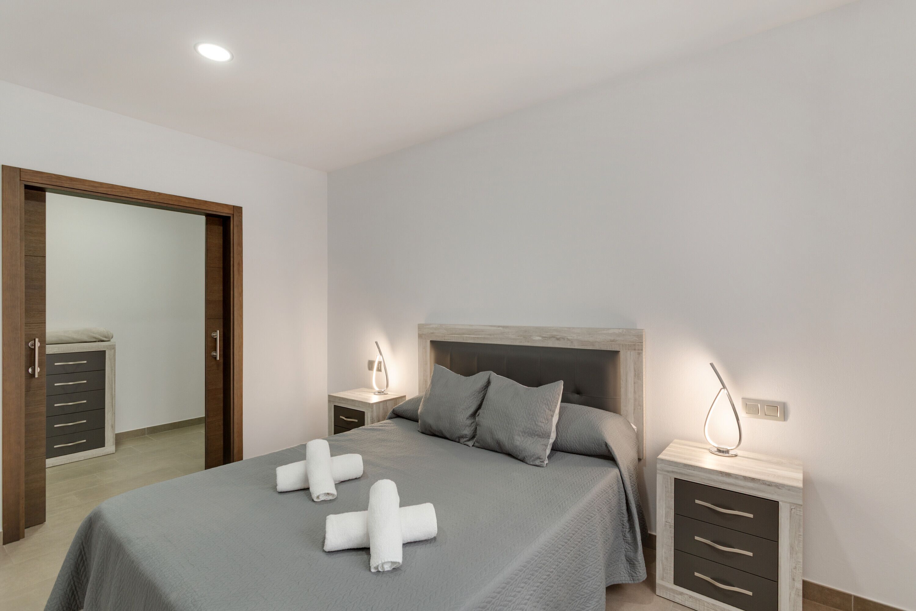 3 slaapkamers, een strijkplank/strijkijzer, wifi, beddengoed