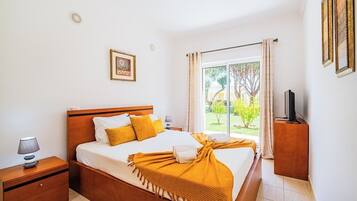 2 bedrooms, desk, iron/ironing board, free WiFi