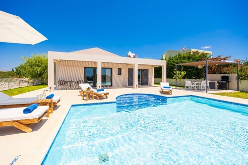 Villa Pinelopi Tria - Two Bedroom Villa, Sleeps 5