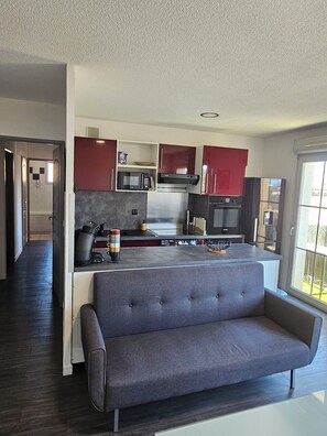 Micro-ondes, four, plaque de cuisson, lave-vaisselle