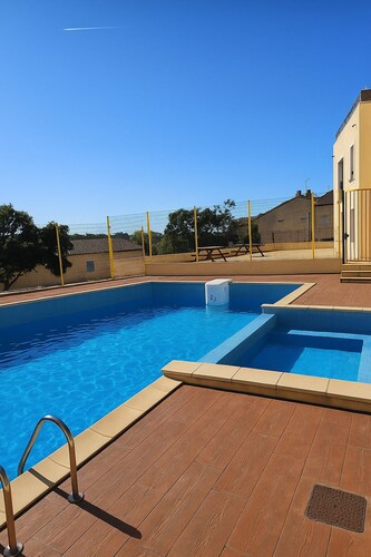 Les Capucins Cité Médiévale à 15 min – Piscine & Parking Privé